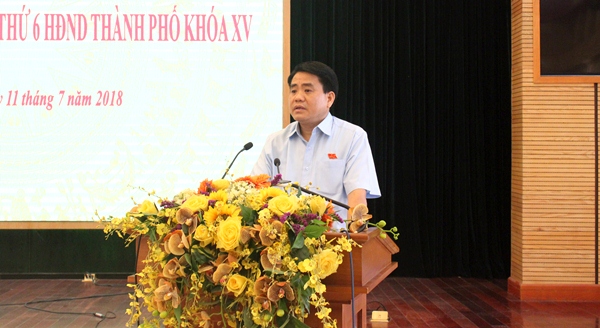 Chủ tịch UBND TP Nguyễn Đức Chung phát biểu tại buổi tiếp xúc. Ảnh: Cổng giao tiếp điện tử Thử đô