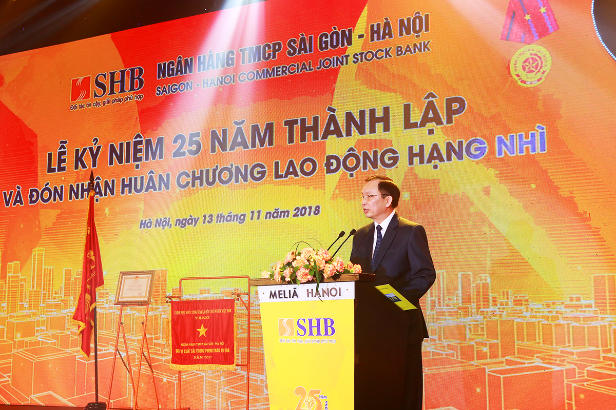 Phát biểu tại buổi lễ, Phó Thống đốc NHNN Việt Nam Đào Minh Tú ghi nhận và đánh giá cao những kết quả hoạt động ấn tượng của SHB trong thời gian qua và kỳ vọng sẽ SHB tiếp tục phát huy vai trò của một ngân hàng thương mại cổ phần có nền tảng tài chính vững mạnh thực hiện chủ trương chính sách của Đảng, Nhà nước