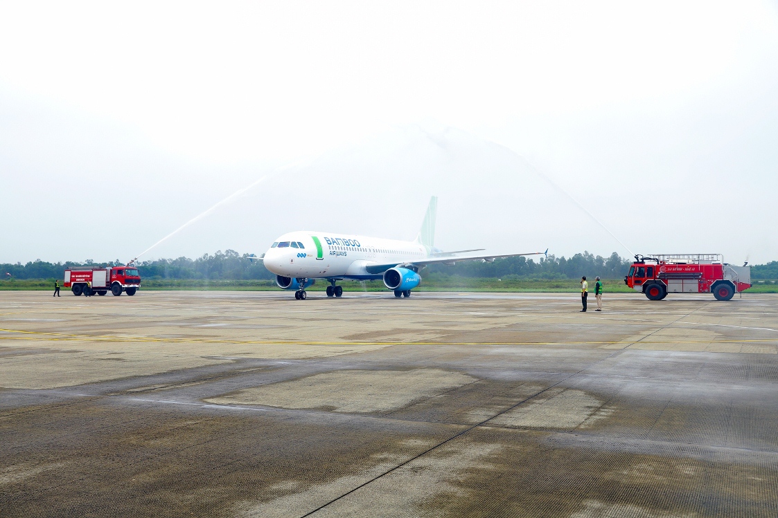 Nghi lễ phun vòi rồng trang trọng chào đón chuyến bay Hà Nội - Vinh của Bamboo Airways Tăng cường liên kết vùng