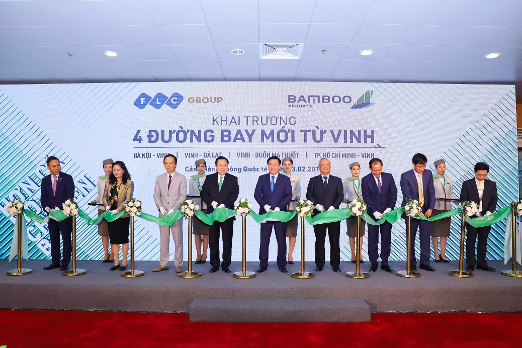 Lãnh đạo Trung ương và địa phương cắt băng khai trương 4 đường bay mới từ Vinh của Bamboo Airways