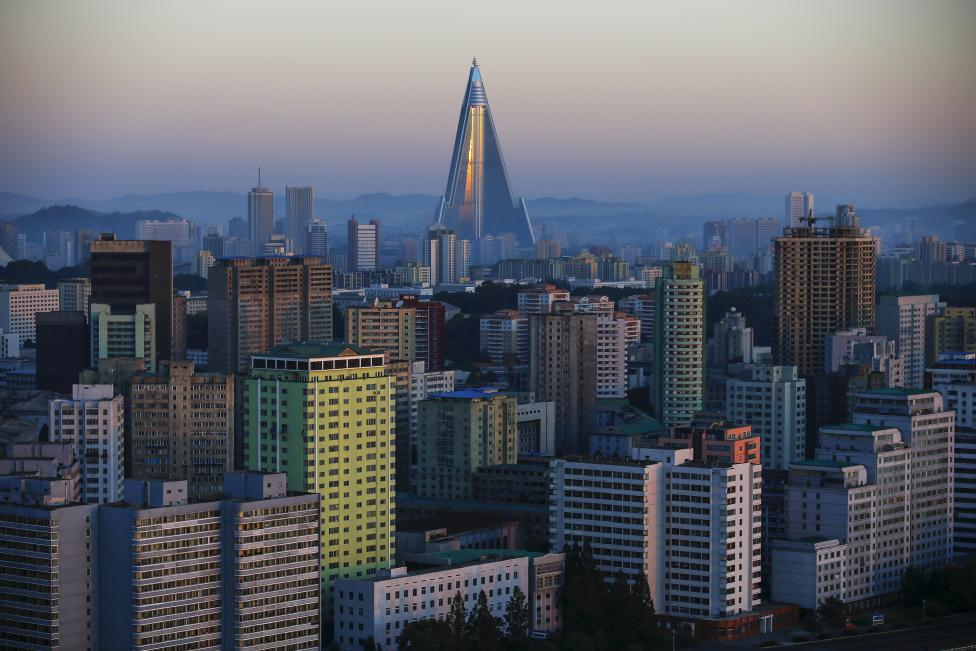 Khách sạn Ryugyong 105 tầng - tòa nhà cao nhất được xây dựng tại Triều Tiên - với chóp hình tháp nổi bật so với các tòa nhà cao tầng khác ở Bình Nhưỡng - Nguồn ảnh: Internet