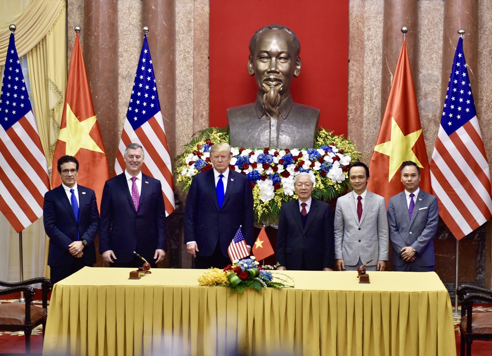 Lễ ký kết diễn ra tại Phủ Chủ tịch (Hà Nội) dưới sự chứng kiến Tổng Bí thư - Chủ tịch nước Việt Nam Nguyễn Phú Trọng và Tổng thống Mỹ Donald Trump, bên lề Hội nghị Thượng đỉnh Mỹ - Triều lần hai.