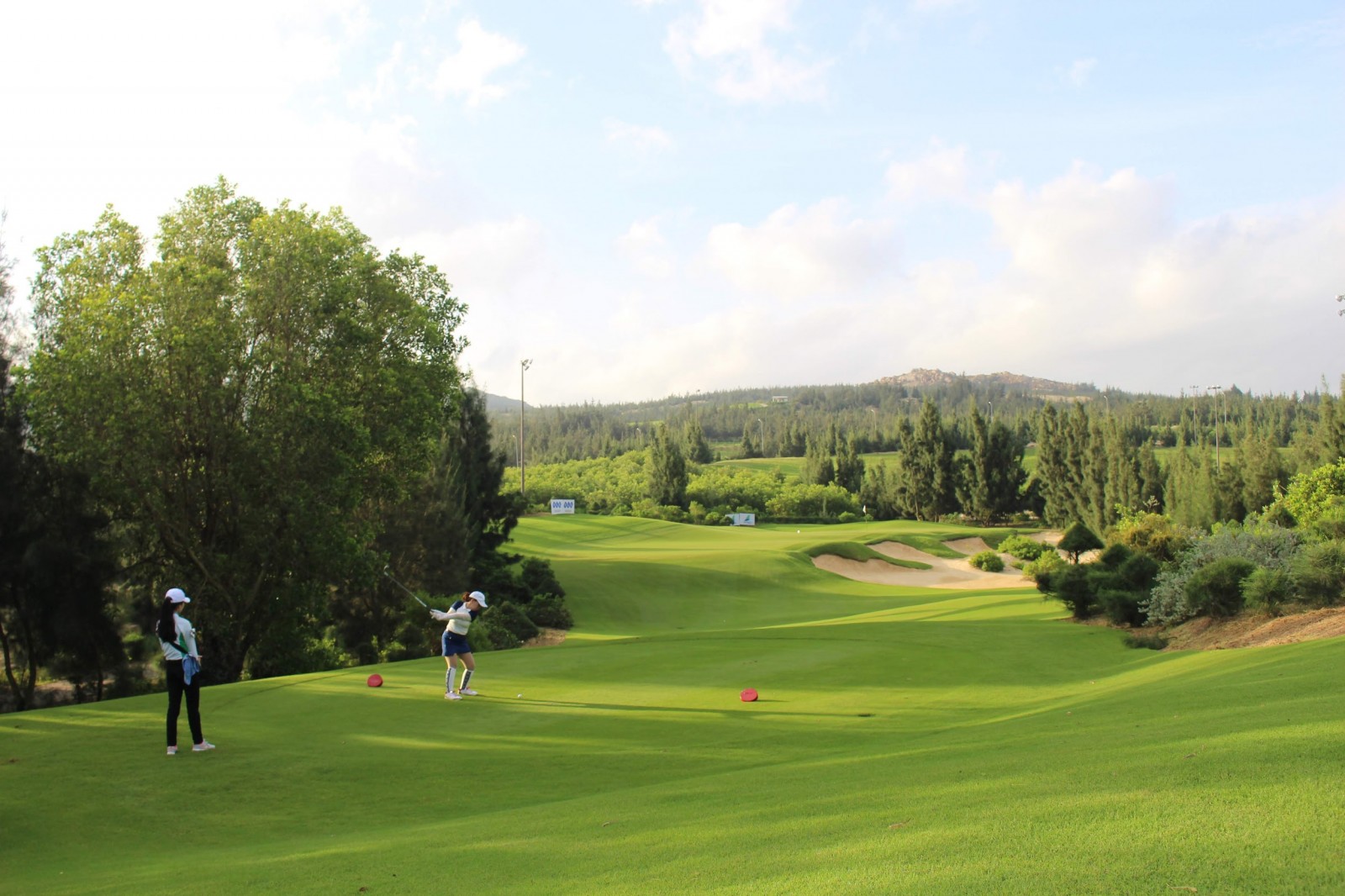 Ảnh 1: Tập đoàn FLC sở hữu hệ thống sân golf 5 sao đẳng cấp quốc tế trải dài từ Bắc tới Nam