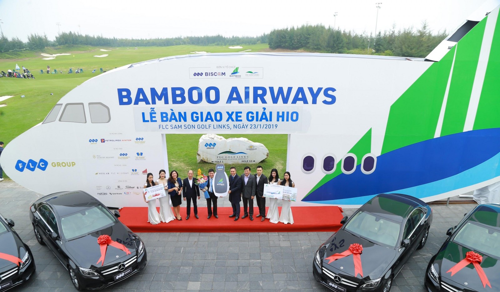 Golfer Cao Xuân Hùng vinh dự nhận 4 xe Mercedes từ ban tổ chức giải Bamboo Airways Takeoff Golf Tournament 2018