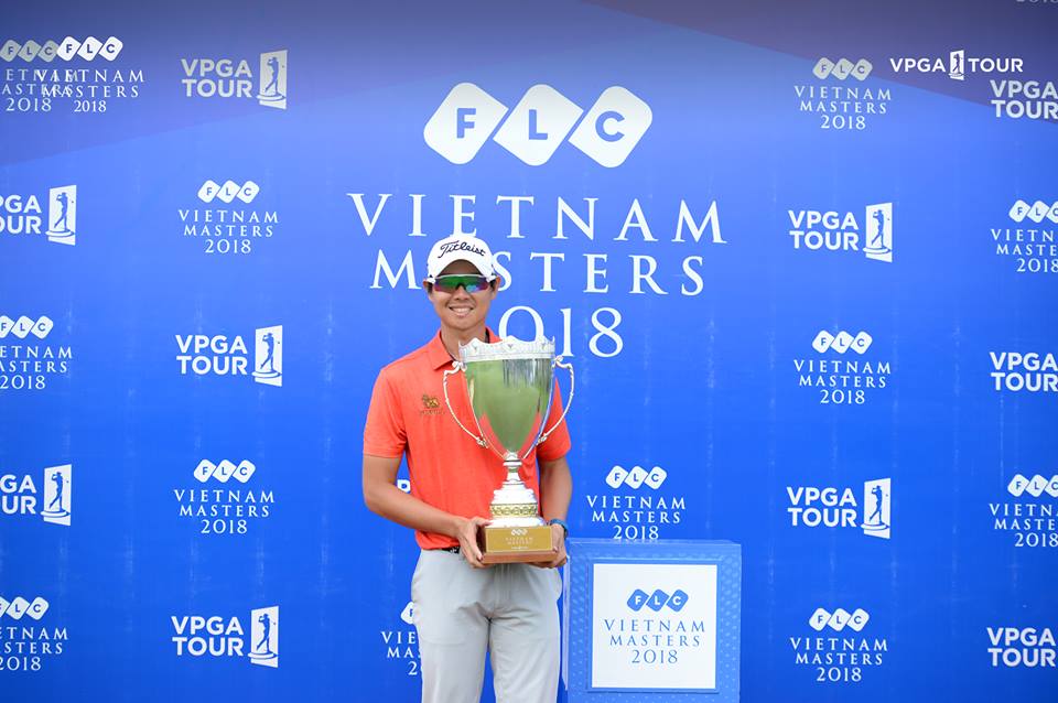 Golfer Thái Lan Annop Tangkamolprasert nhận 203,5 triệu đồng tiền thưởng và cúp vô địch FLC Vietnam Masters 2018