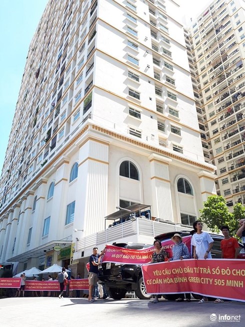 Chung cư cao cấp Hòa Bình Green City (505 Minh Khai, phường Vĩnh Tuy, quận Hai Bà Trưng) của Công ty TNHH Hòa Bình nằm trong danh sách công khai 43 trường hợp vi phạm trật tự xây dựng còn tồn đọng năm 2015-2016 của Sở Xây dựng Hà Nội.