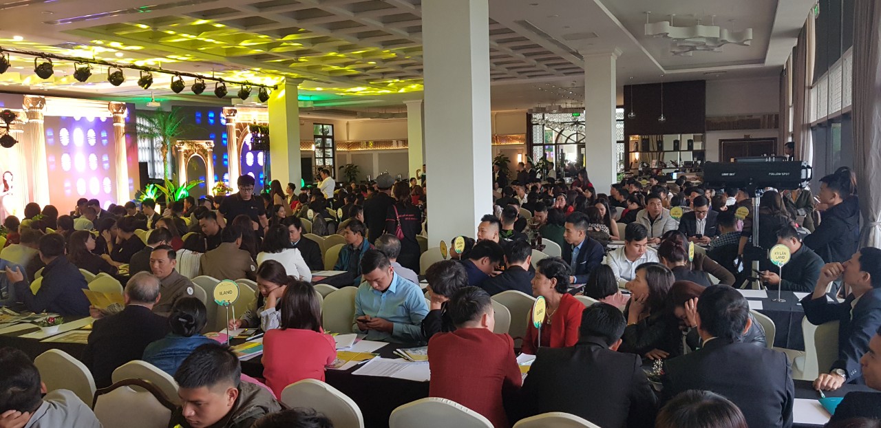 Theo thông tin từ chủ đầu tư, buổi lễ ra mắt diễn ra thành công ngoài mong đợi khi toàn bộ hơn 100 căn hộ giới thiệu tại sự kiện đã được các nhà đầu tư đăng ký giữ chỗ, tiếp tục minh chứng sức hút mạnh mẽ của khu đô thị FLC Tropical City Ha Long – một trong những dự án trọng điểm của Tập đoàn FLC tại Quảng Ninh năm 2019.
