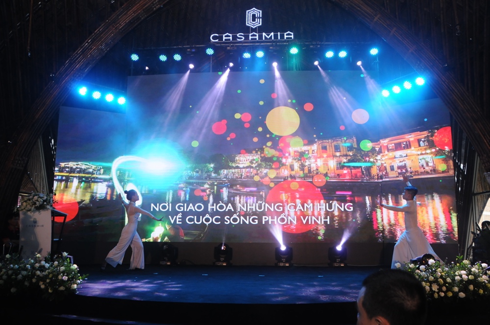 Tiết mục múa tương tác với màn hình LED giới thiệu dự án Casamia