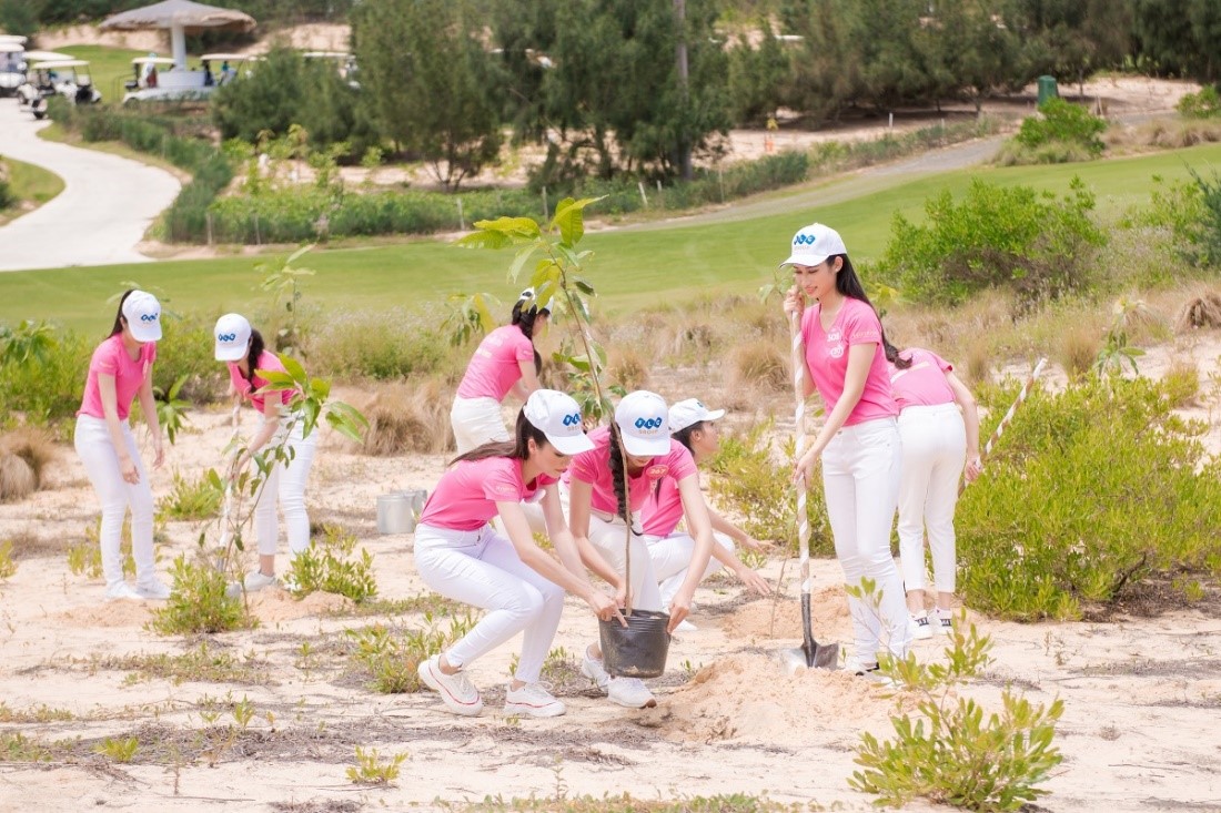 Các thí sinh Hoa Hậu Việt Nam tham gia Go Green 2018 được tổ chức tại FLC Quy Nhon Beach & Golf Resort.