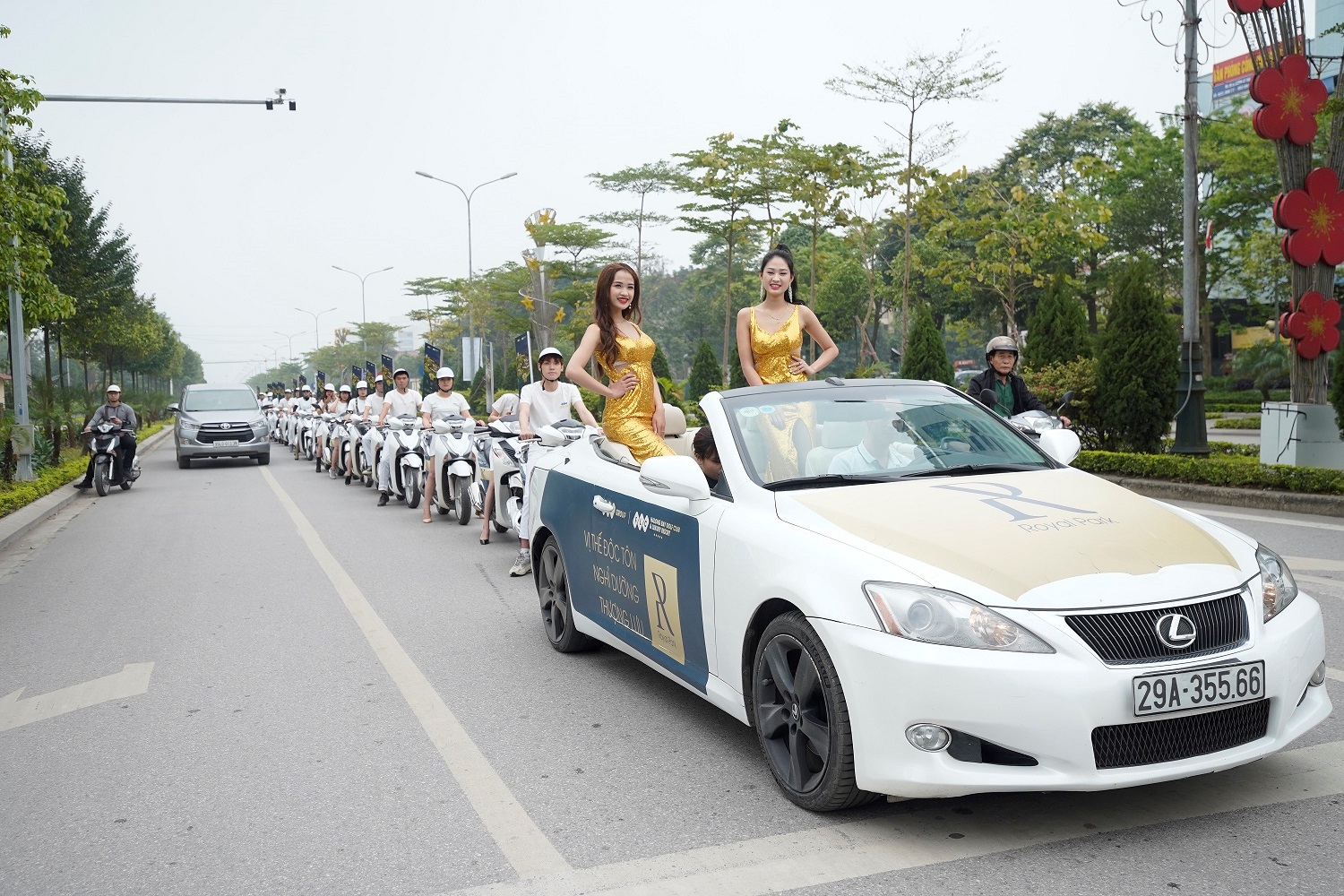 Đoàn Roadshow FLC Ha Long tiếp tục “phủ sóng” TP. Bắc Ninh, mang hình ảnh FLC Hạ Long đến với “miền đất quan họ” đầy tiềm năng.