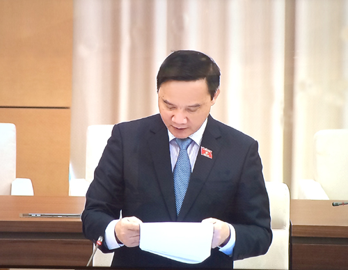 Chủ nhiệm Ủy ban Pháp luật của Quốc hội Nguyễn Khắc Định báo cáo tại phiên họp. Ảnh: VGP/Nguyễn Hoàng