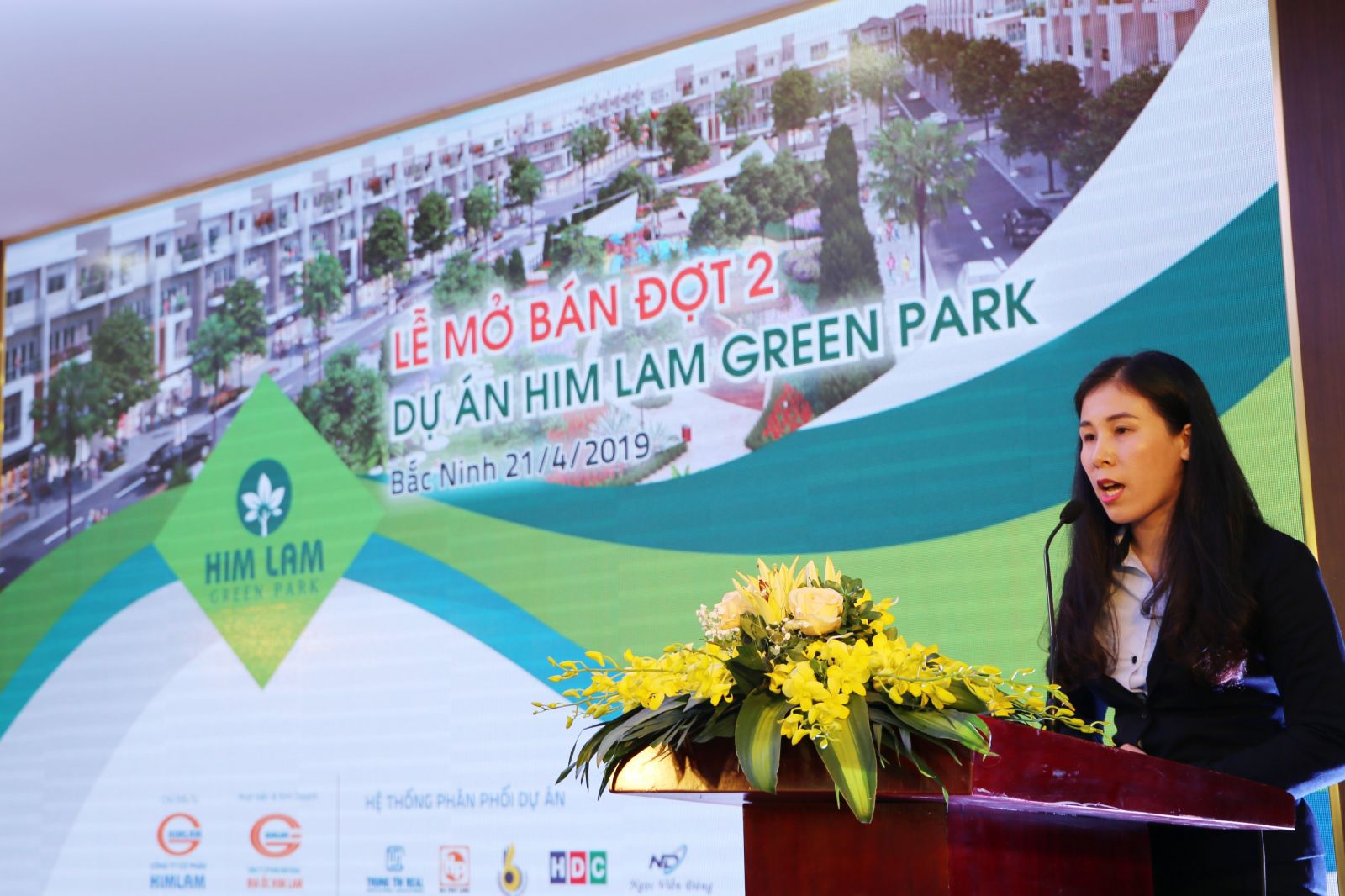 Bà Đỗ Thị Hằng – Giám đốc Kinh doanh, Công ty cổ phần Kinh doanh Địa ốc Him Lam phát biểu tại buổi lễ