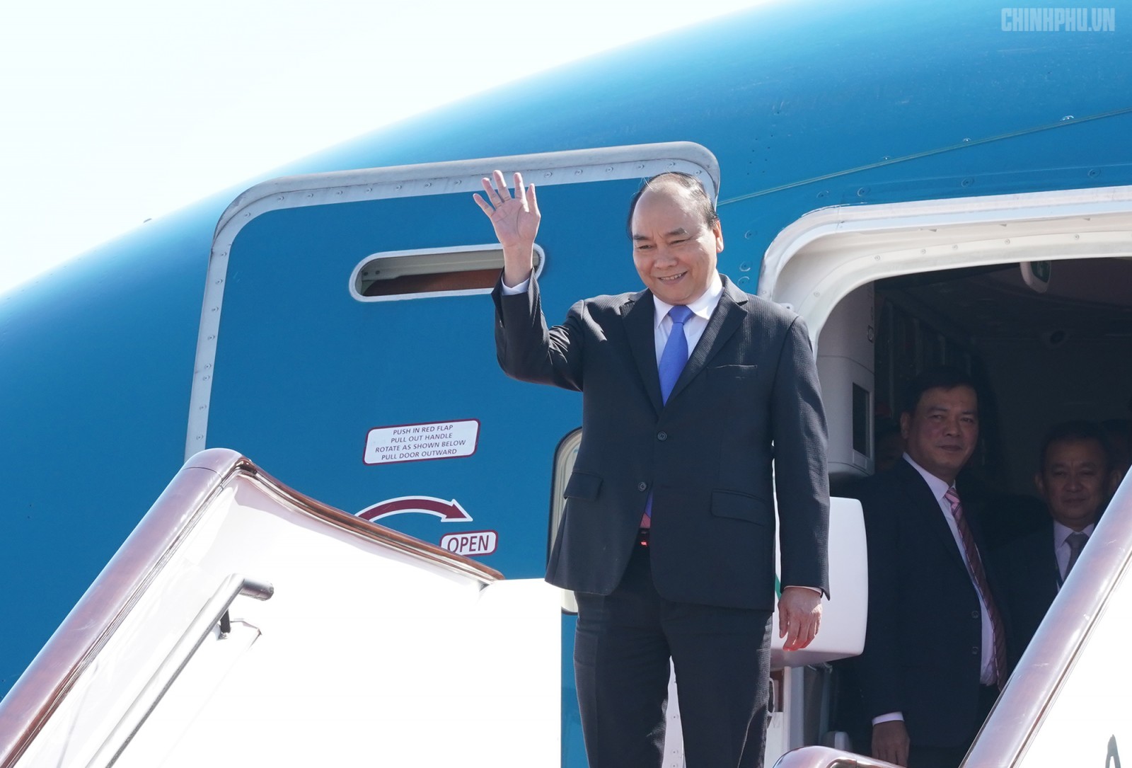 Thủ tướng Nguyễn Xuân Phúc và đoàn đại biểu cấp cao Việt Nam đến sân bay quốc tế Bắc Kinh - Ảnh: VGP/Quang Hiếu