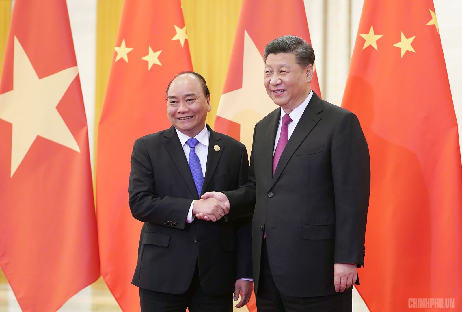 Thủ tướng Nguyễn Xuân Phúc hội kiến Chủ tịch Trung Quốc Tập Cận Bình. Ảnh: VGP