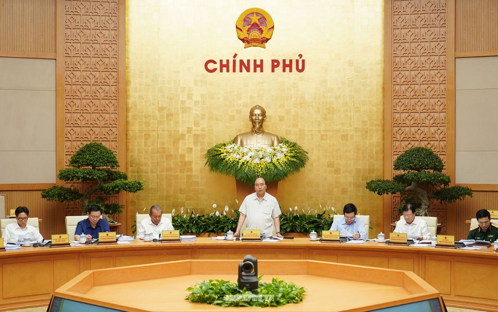Thủ tướng Nguyễn Xuân Phúc chủp/trì phiên họp Chính phủ thường kỳ tháng 4/2019. Ảnh: VGP/Quang Hiếu