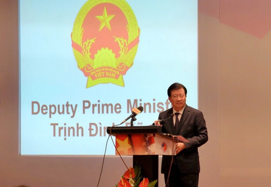 Ảnh 1: Phó Thủ tướng Chính phủ Trịnh Đình Dũng phát biểu tại Hội nghị