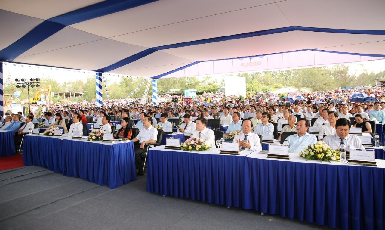 Lễ khởi công FLC Quảng Ngãi có sự tham dự của nhiều lãnh đạo cấp cao T.W, địa phương và đông đảo nhân dân tỉnh Quảng Ngãi