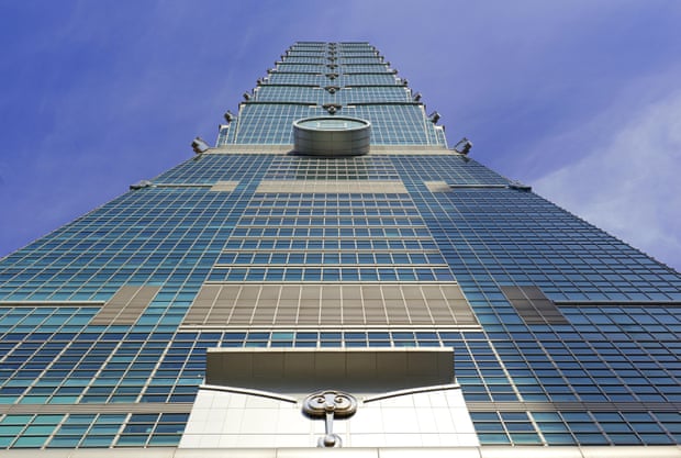 tòa nhà Taipei 101 ở Đài Loan - nơi có hệ thống thang máy di chuyển nhanh nhất thế giới với tốc độ 37.7mph.