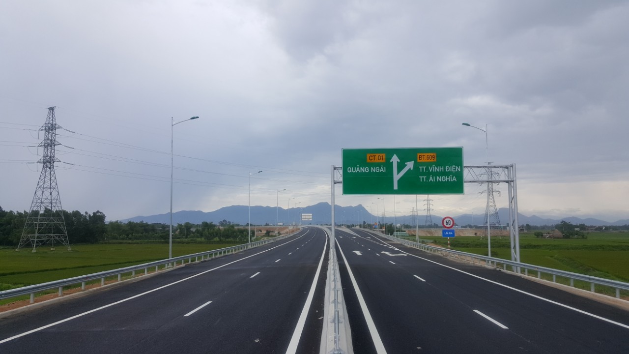 Đường cao tốc Đà nẵng - Quảng Ngãi.