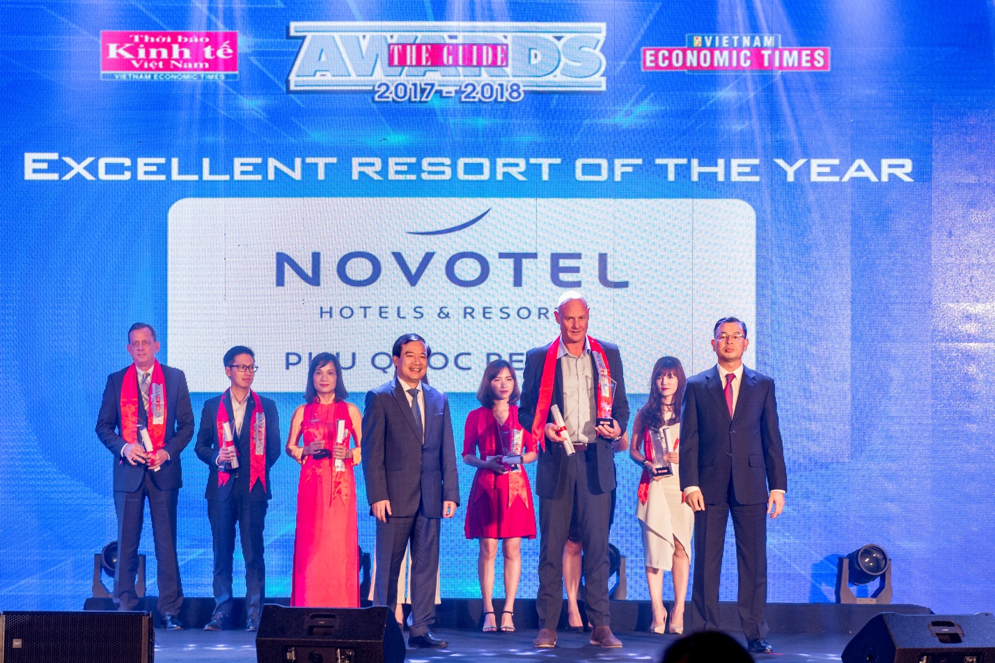 Đại diện Novotel Phu Quoc Resort nhận giải tại The Guide Awards 2018.