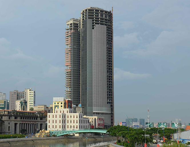 Dựa vào Nghị quyết 42, các ngân hàng đang đẩy mạnh thu giữ tài sản đảm bảo, trong đó cao ốc Sài Gòn One Tower cũng là một trường hợp