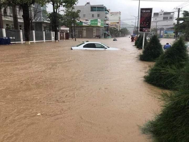 TP Nha Trang bị ngập nặng trong đợt mưa kéo dài