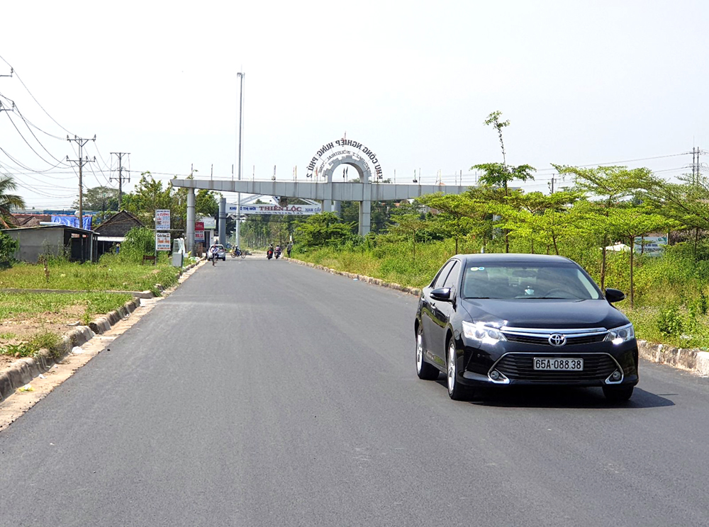 Công trình nâng cấp tuyến đường số 12-khu công nghiệp Hưng Phú 2 vừa hoàn thành đưa vào sử dụng. 