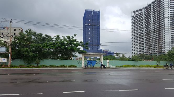 Dự án Khu phức hợp khách sạn, thương mại và căn hộ cao cấp Thiên Hưng trên khu đất K200 vừa được UBND tỉnh Bình Định thu hồi. 