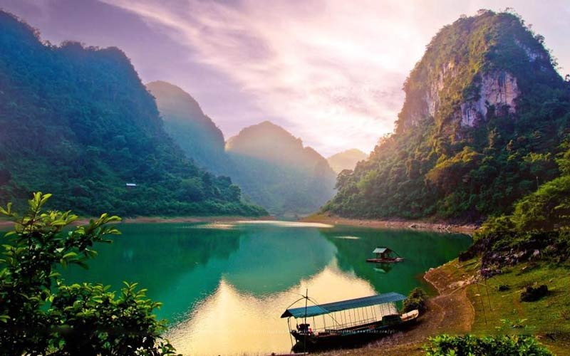 Đến Bản Giốc còn có cơ hội khám phá quần thể hồ Thang Hen