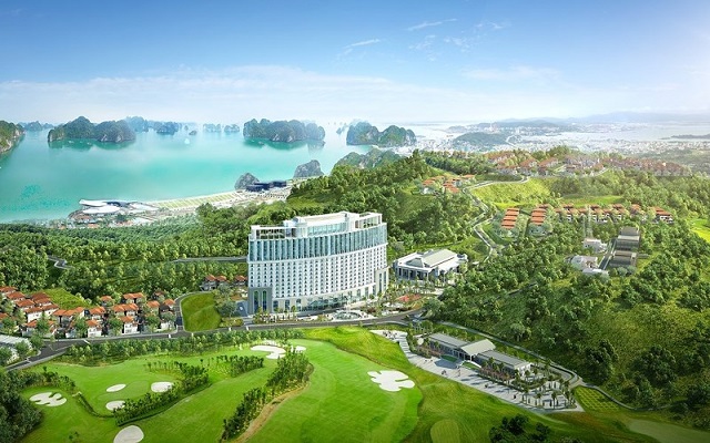 Nhân dịp khai trương quần thể FLC Halong Bay Golf Club & Luxury Resort vào ngày 15/12 sắp tới, FLC Grand Hotel Halong đang là một trong những công trình được mong đợi nhất tại TP biển Hạ Long. Quần thể nghỉ dưỡng FLC Hạ Long cũng vinh dự trở thành địa điểm tổ chức 2 sự kiện có tầm cỡ quốc gia và quốc tế, đó là lễ bế mạc Năm Du lịch Quốc gia 2018 và lễ khai mạc Diễn đàn Du lịch ASEAN 2019 (ATF 2019).
