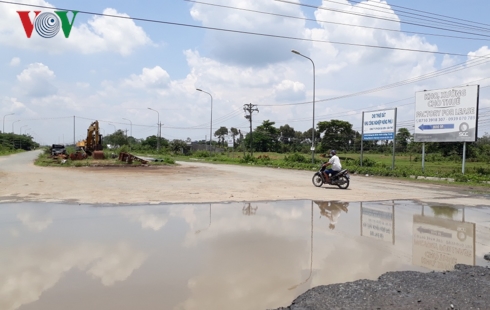 Phần lớn diện tích đất trong KCN Hưng Phú 1 chưa được lấp đầy.
