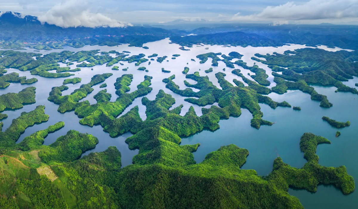 Hồ Tà Đùng ở Đắk Nông là một nơi lý tưởng để cắm trại nghĩ dưỡng cho ai muốn lâu lâu hòa mình vào thiên nhiên.