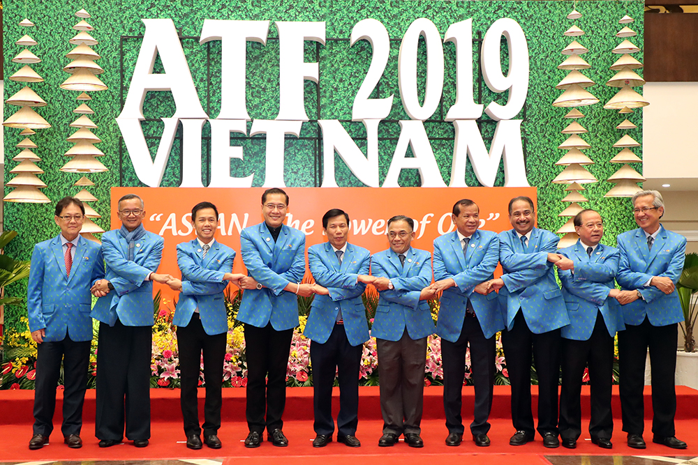 Các bộ trưởng, trưởng đoàn tham dự Diễn đàn Du lịch ASEAN 2019. Ảnh: VGP/Đình Nam