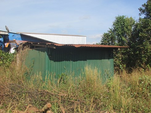 Một nhà tạm trong dự án làng TNLN Quảng Trực bị bỏ hoang