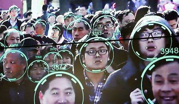 Phần mềm nhận diện từng khuôn mặt được trưng bày tại triển lãm an ninh Trung Quốc 2018. Ảnh: SCMP
