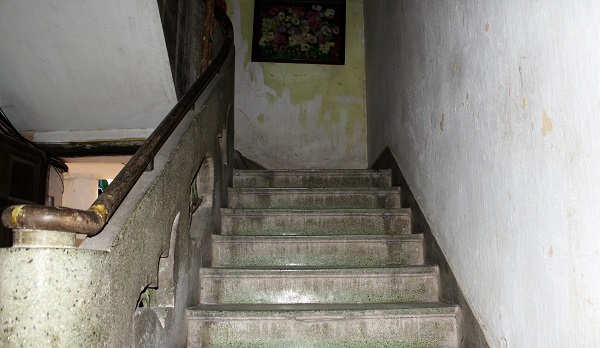 Chiếc cầu thang là lối đi cho các hộ gia đình hơn 1 thế kỉ, nay nó vẫn dược giữ nguyên trạng