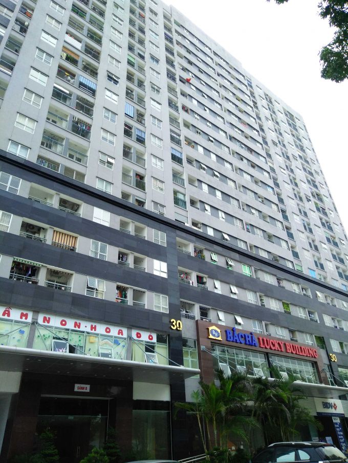 Nhiều căn hộ ở dự án NƠXH 30 Phạm Văn Đồng bị đập thông.
