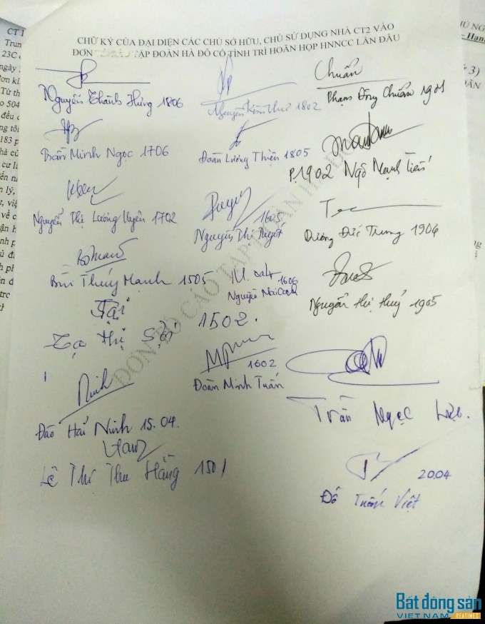 Những chữ ký của cư dân trong đơn kiến nghị khẩn cấp