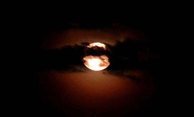 Đêm rằm trăng tròn tạo ra xung năng có tác động xấu đến con người