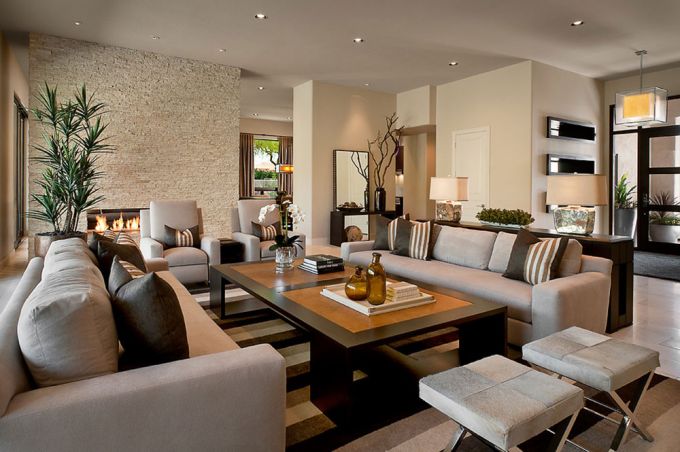 Nếu diện tích căn phòng rộng, hãy lựa chọn những bộ nội thất phòng khách có sự đối xứng với kích thước vừa và lớn để tạo vẻ tao nhã gia thế