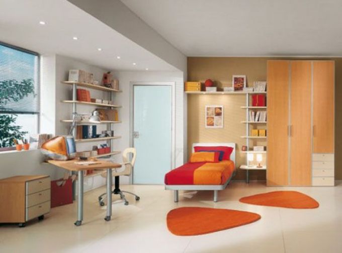 Chiếc bàn với thiết kế phá cách và màu sắc cam, đỏ được kết hợp thú vị tạo ra mẫu nội thất khiến các cô gái tuổi teen yêu thích sự sáng tạo không thể cưỡng lại được