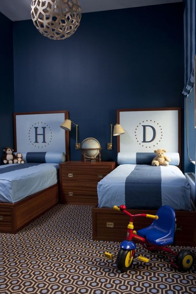 Mẫu nội thất phòng ngủ đã có sự phá cách đôi chút về màu sắc, kiểu dáng của chiếc giường và tranh sơn tường