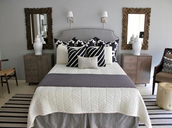 Bất kể là phong cách hiện đại hay cổ điển, nội thất phòng ngủ luôn cần có sự đối xứng
