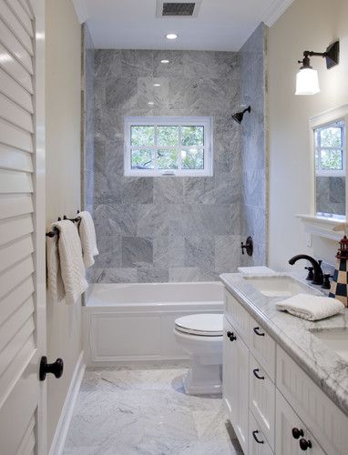 Nếu sử dụng bồn tắm, bạn hãy đặt nó theo chiều ngang ở phía cuối của căn phòng để dành diện tích cho các đồ nội thất phòng tắm khác