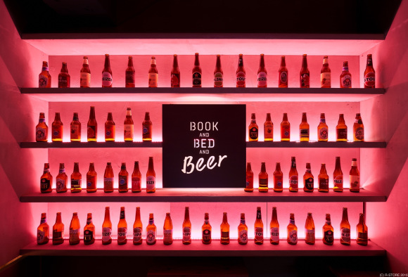 Quán bar Sách & Giường & Bia nằm trong khách sạn