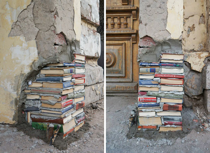 Tường nhà bị sứt? Bạn có thể tận dụng những cuốn sách và bê tông để làm thành một bức tường chứa đầy 