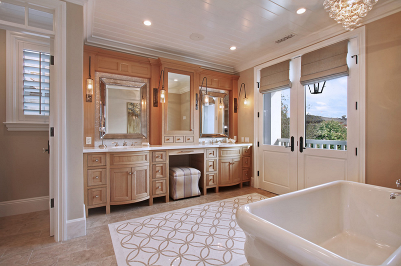 Với các không gian sử dụng nội thất hơi hướng cổ điển, những tấm thảm có họa tiết đối xứng tuyệt đối như trong mẫu nội thất phòng tắm trên là phù hợp nhất.