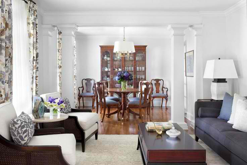 Nếu bạn muốn giảm tối đa sự có mặt của các cột đối xứng trong căn phòng khách, hãy chọn màu sơn tường và sơn cột là màu trắng, đồng thời vẫn bố trí đồ đạc theo trục đối xứng. Hiệu quả sẽ như ý muốn của bạn giống mẫu nội thất phòng khách đẹp tuyệt này.