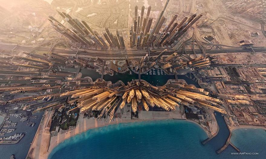 Thành phố trù phú Dubai, Tiểu vương quốc Ả-Rập với sự quy hoạch khá đẹp mắt. Tuy vậy, nó cũng đã từng là 1 trong 9 thành phố có quy hoạch xấu nhất thế giới