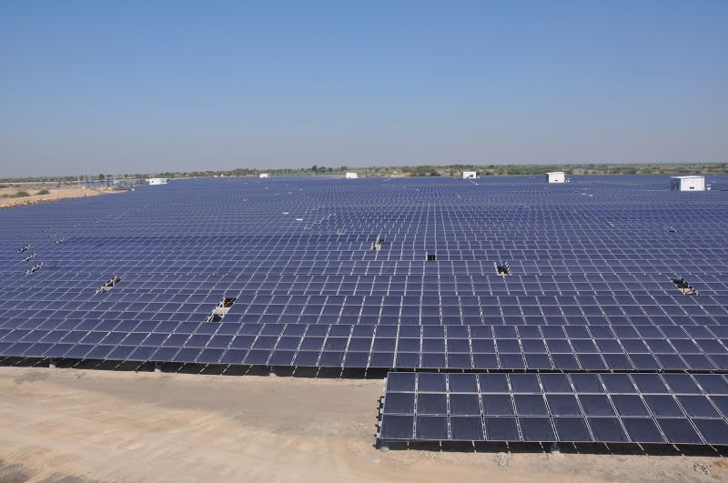 Cánh đồng năng lượng mặt trời khổng lồ của Ấn Độ